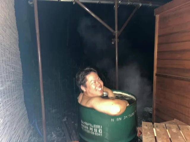 夜な夜な入るドラム缶風呂。
新感覚です。ぜひ体験してください🛢️🛀  #長瀞 #グランピンク #ルンルングランピング長瀞