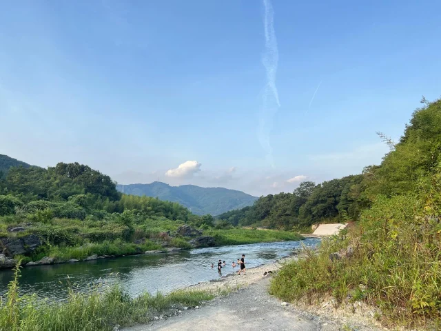 川が近いので遊べます！
安全には気をつけて〜🤗  #長瀞 #グランピンク #ルンルングランピング長瀞