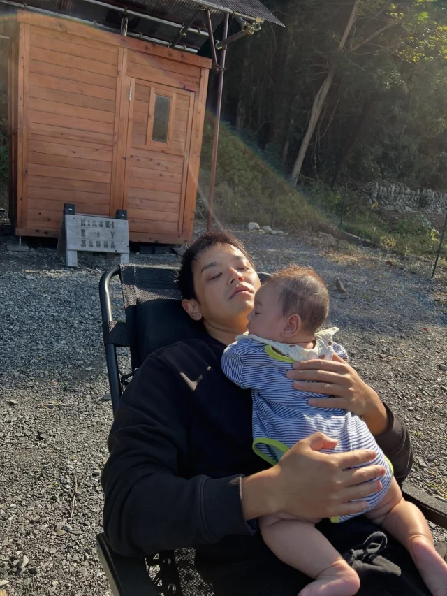 秋のお日様は赤さんには丁度良いみたいです。  #ルンルングランピング長瀞 #長瀞