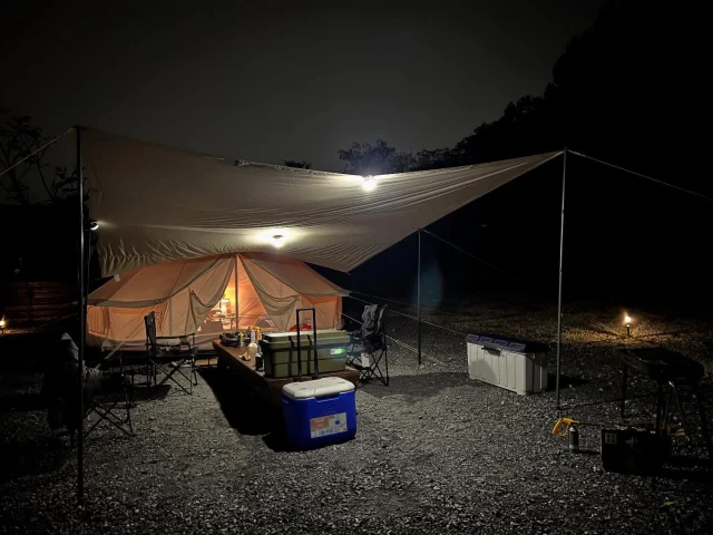 テントの中はストーブでポカポカ☺️
一回テントの中入ると、この時期は出れなくなります笑  #ルンルングランピング長瀞